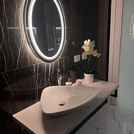 Room& Breakfast Martin's Luxury アパート *